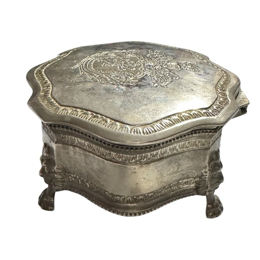 Vintage Lion Crest Jewelry Box w/Lion Claw Feet international Silver Co.
